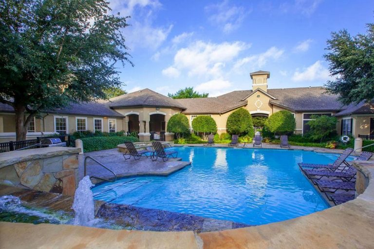 Wade Crossing Apartment Homes 768x511